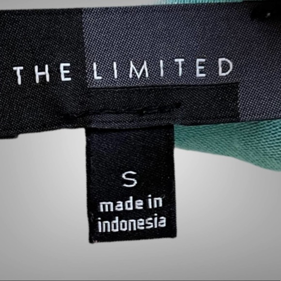 The Limited Women's 3/4 Sleeve Light Blue Top with square front design Size S - Picture 6 of 7